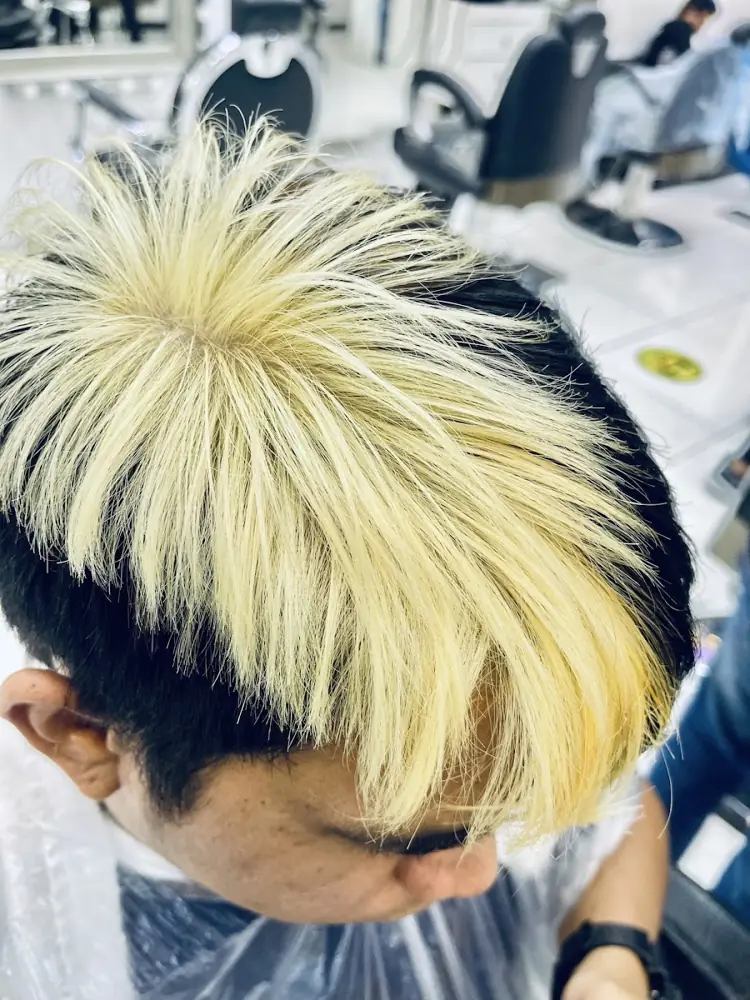 Platinum blonde textured crop